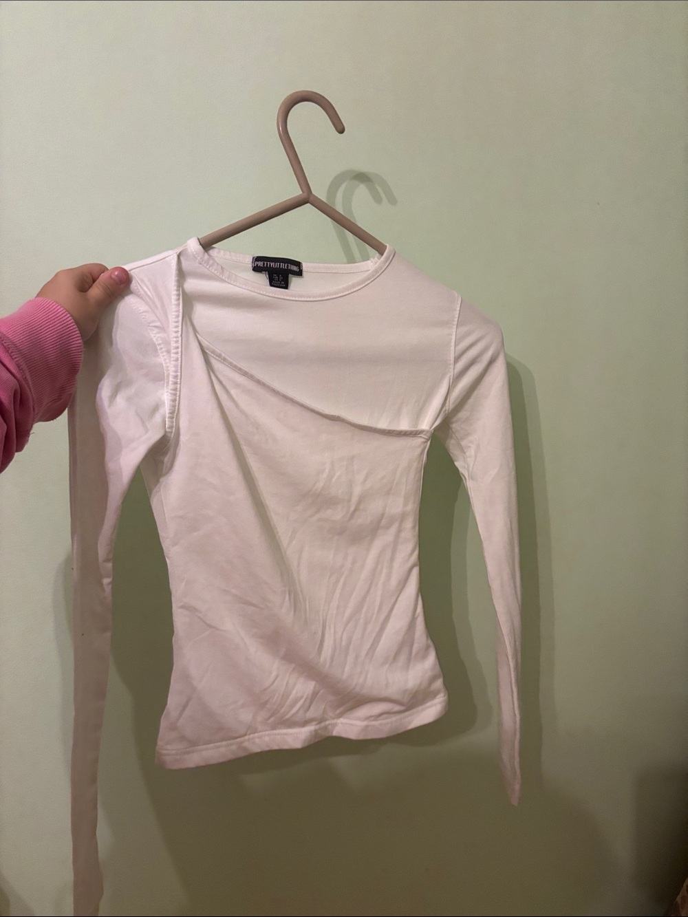 PrettyLittleThing Cream Long Sleeve Asymmetric Seam Top
